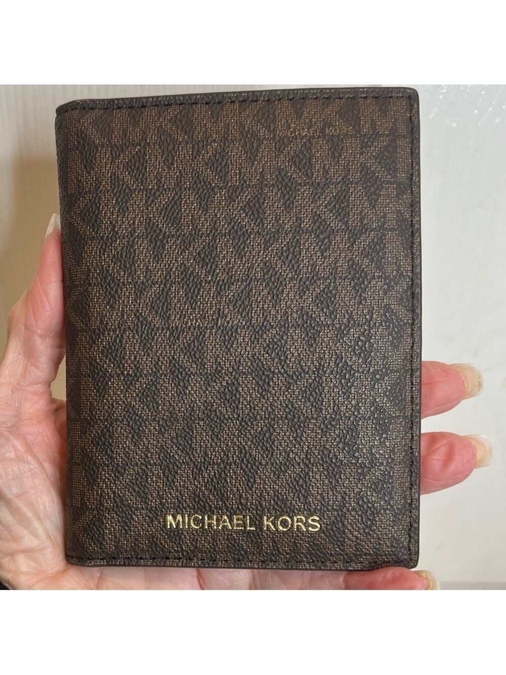 MICHAEL KORS JET SET PASSPORT CASE BROWN